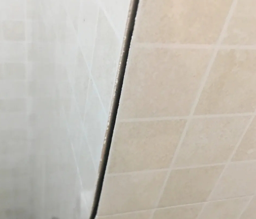 云梦瓷砖空鼓维修公司分享阳台瓷砖脱落的修复过程可以分为以下几个步骤